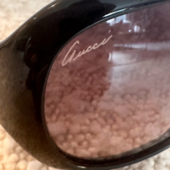 GUCCI Horsebit Black and Gold Sunglasses - Picture 8 of 8